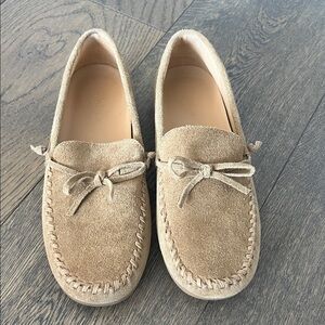 Madewell Suede Moccasin Loafers in Beige with Bow